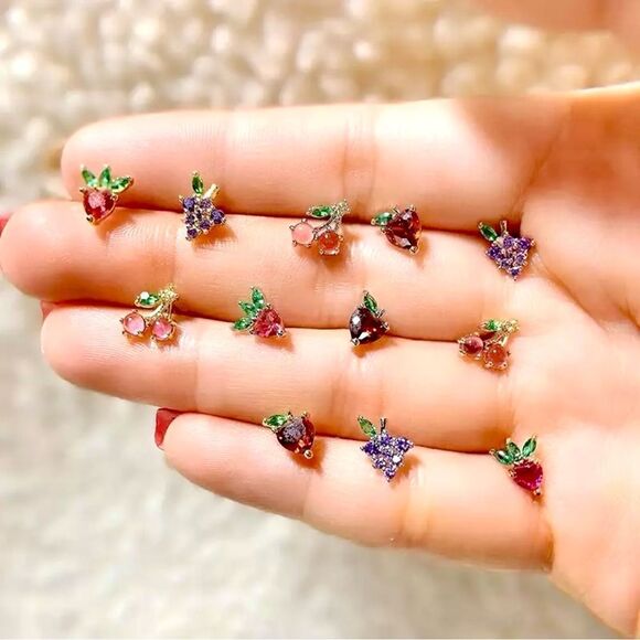 ORANGES 🍊 18K GOLD PLATED TOPAZ COLORED DIAMOND CUT CRYSTALS MICRO STUDS NWT - Picture 3 of 15